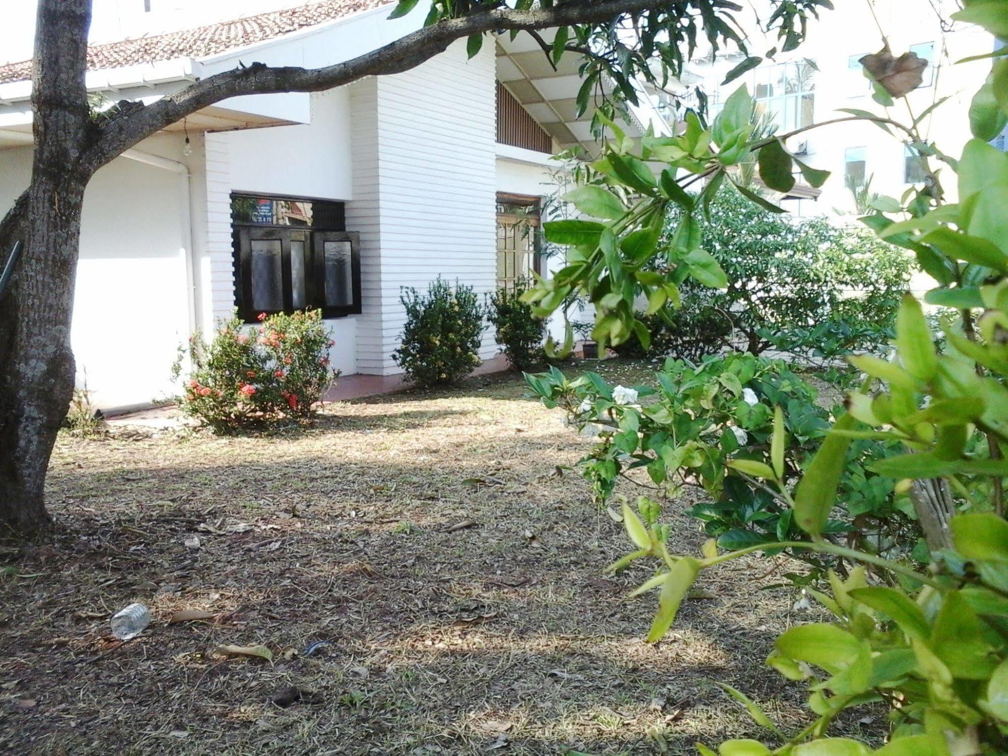 Mazz Homestay Negombo Exterior foto
