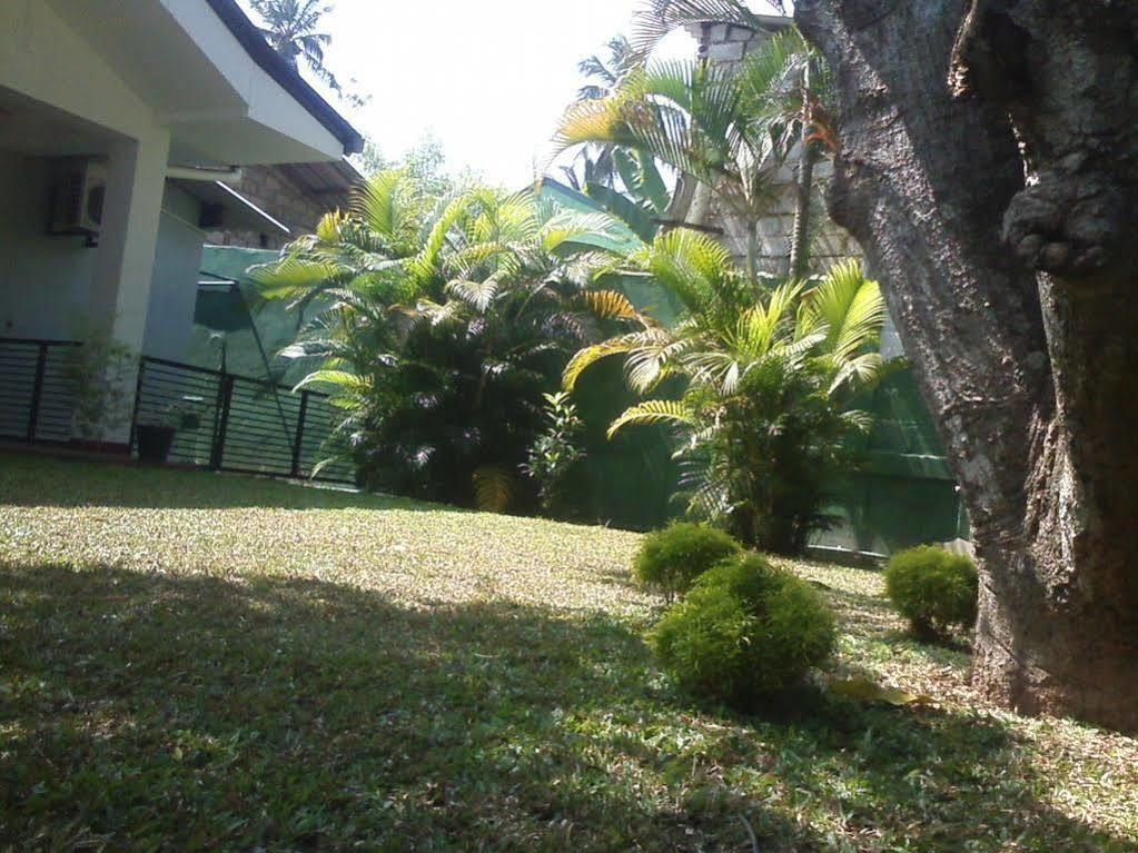 Mazz Homestay Negombo Exterior foto